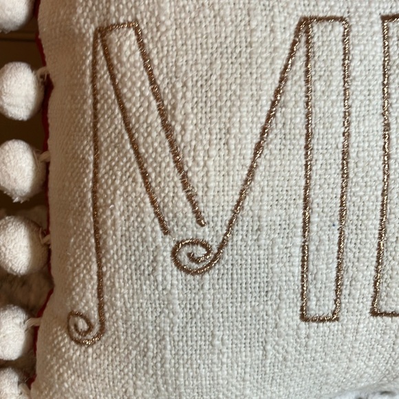 Holiday Accent Pillow Merry & Joy White & Red Reversible Broyhill NWOT 12 x 20 - Picture 6 of 6